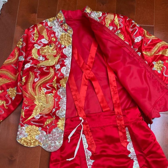 Chinese Traditional Wedding Dress
Golden Qun Kwa - Picture 6 of 8